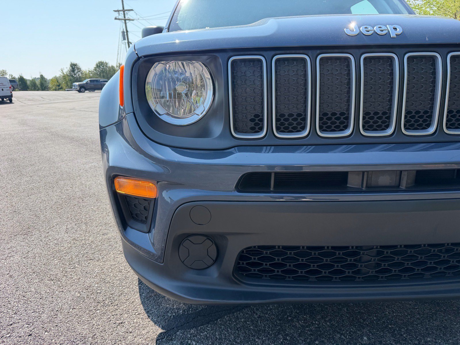 Used 2023 Jeep Renegade Latitude AWD/4WD image 4