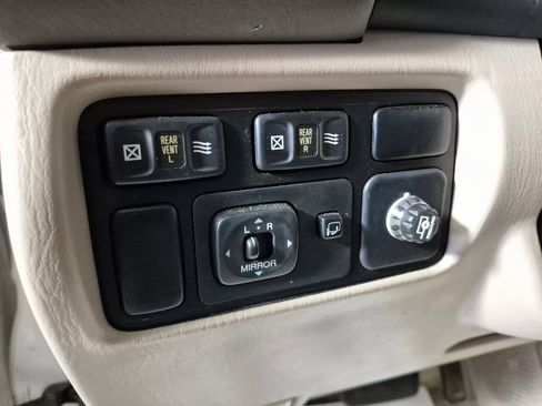 Used 2002 Lexus LX 470 4WD image 16