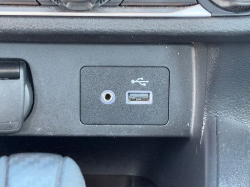 Certified 2025 Nissan Versa SV image 25