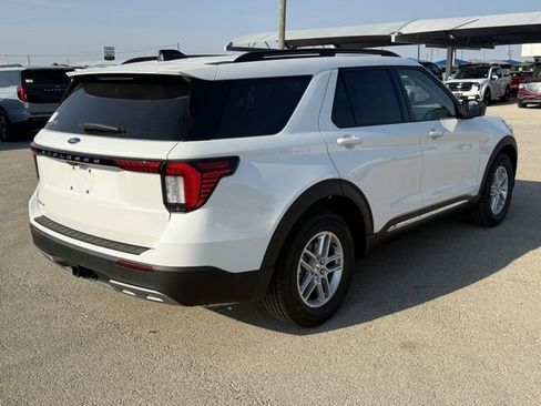 New 2025 Ford Explorer Active w/ Active Comfort Package image 8