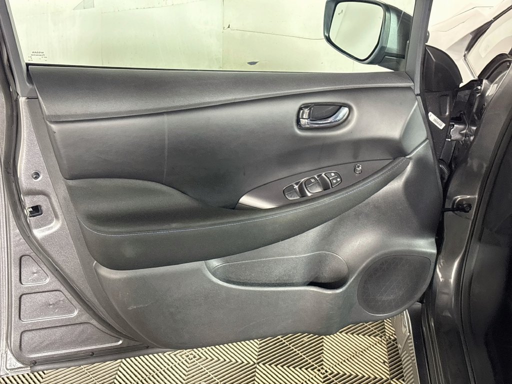 Used 2025 Nissan Leaf S FWD image 10