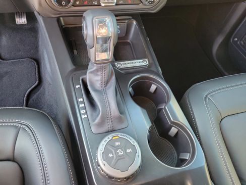 New 2025 Ford Bronco Outer Banks w/ Black Appearance Package image 18