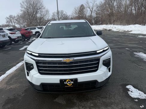 Used 2025 Chevrolet Traverse LT w/ Sun and Wheel Package image 8