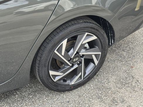 Used 2025 Hyundai Elantra SEL image 32