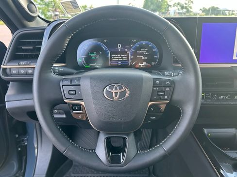 Used 2025 Toyota Crown Signia AWD/4WD image 21