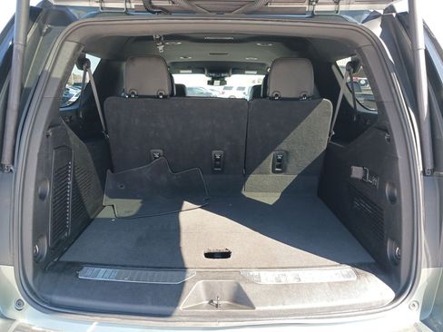 Used 2023 Chevrolet Suburban Premier image 29