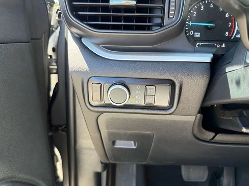 Used 2023 Ford Explorer XLT AWD/4WD image 12