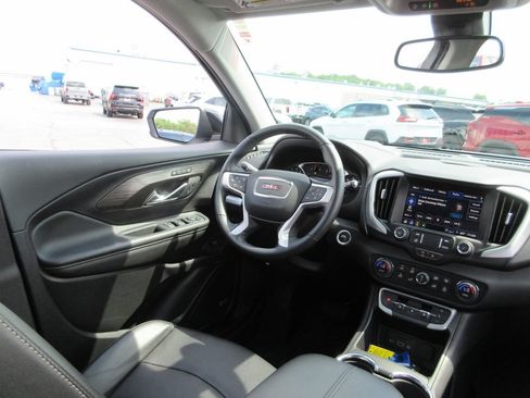 Used 2024 GMC Terrain SLT w/ Infotainment Package II FWD image 25