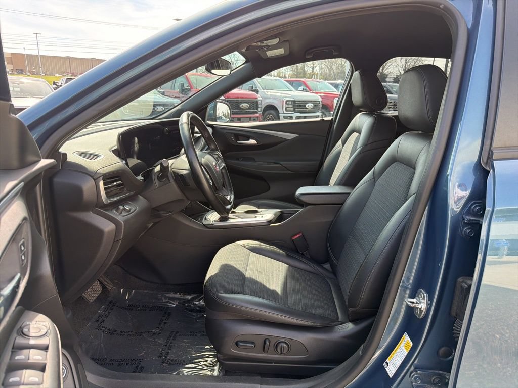 Used 2024 Buick Envista Sport Touring w/ Convenience I Package FWD image 11