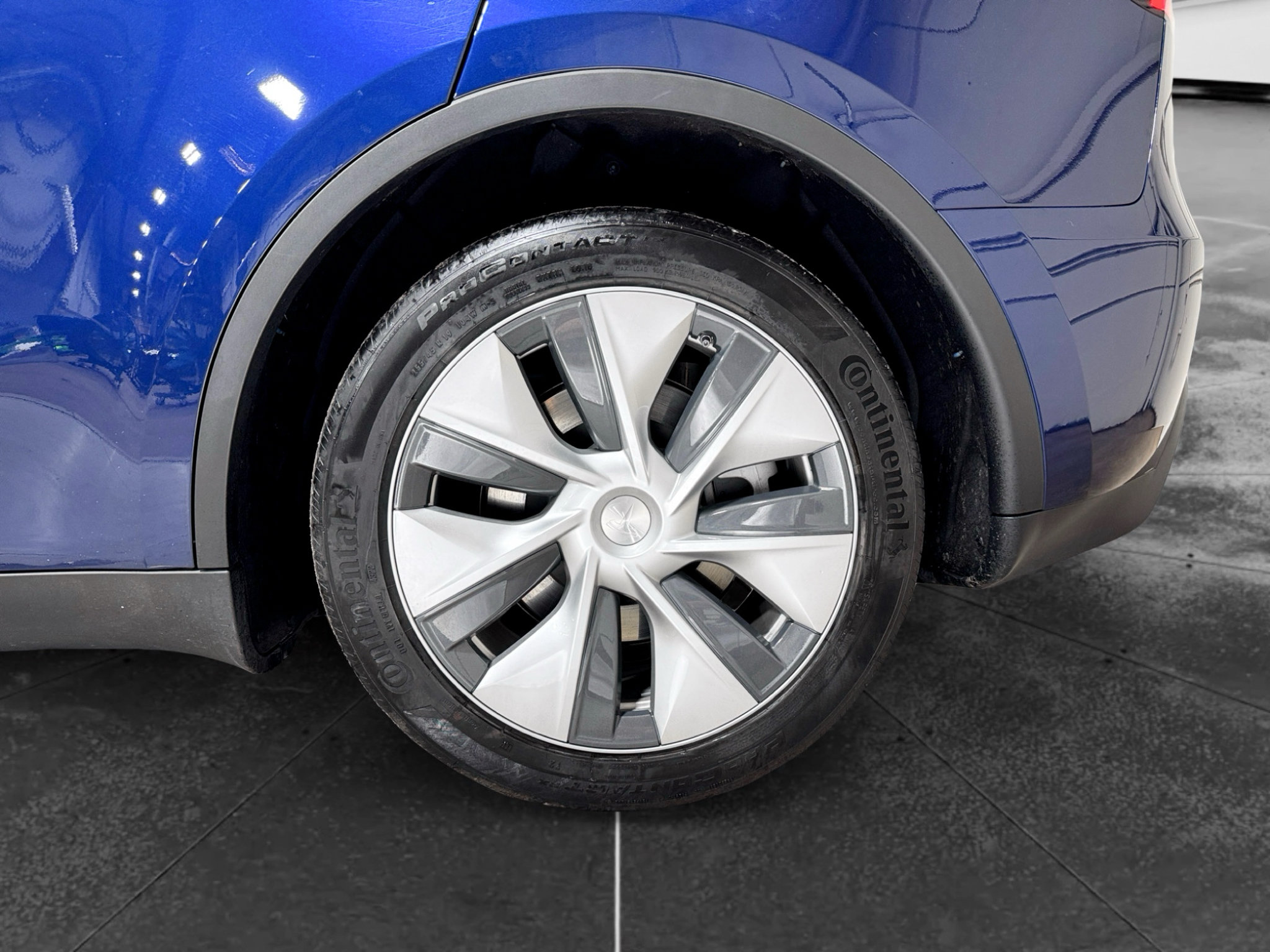 Used 2023 Tesla Model Y Long Range AWD/4WD image 32