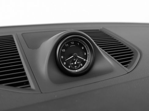 Certified 2025 Porsche Macan image 31