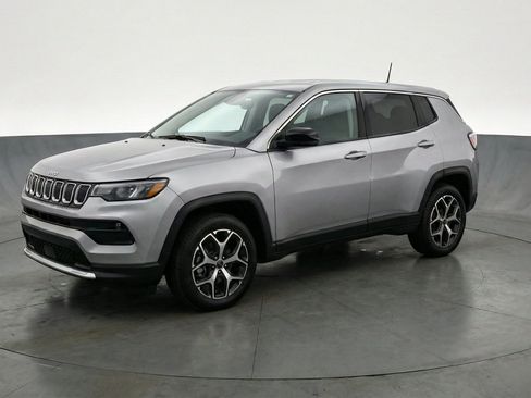 Used 2025 Jeep Compass Limited AWD/4WD image 3