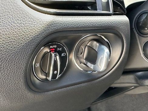 Certified 2025 Porsche Macan Turbo image 16