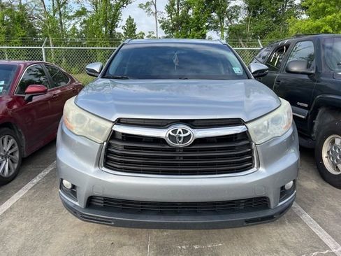 Used 2014 Toyota Highlander XLE image 2