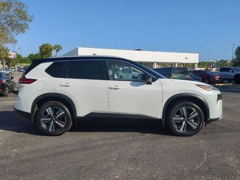 Certified 2025 Nissan Rogue SL w/ SL Premium Package FWD image 3