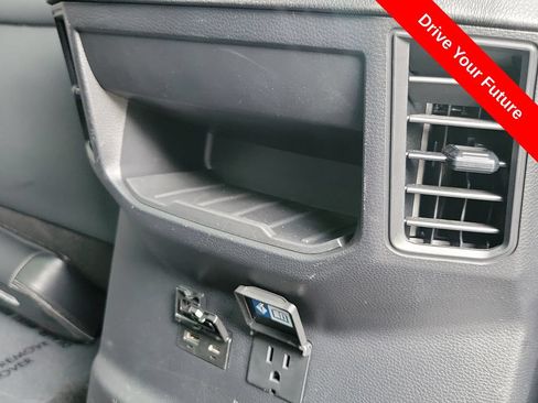 Used 2025 Toyota Tundra Limited AWD/4WD image 26