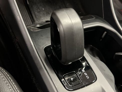 Used 2024 Volvo XC40 B5 Core w/ Climate Package image 18