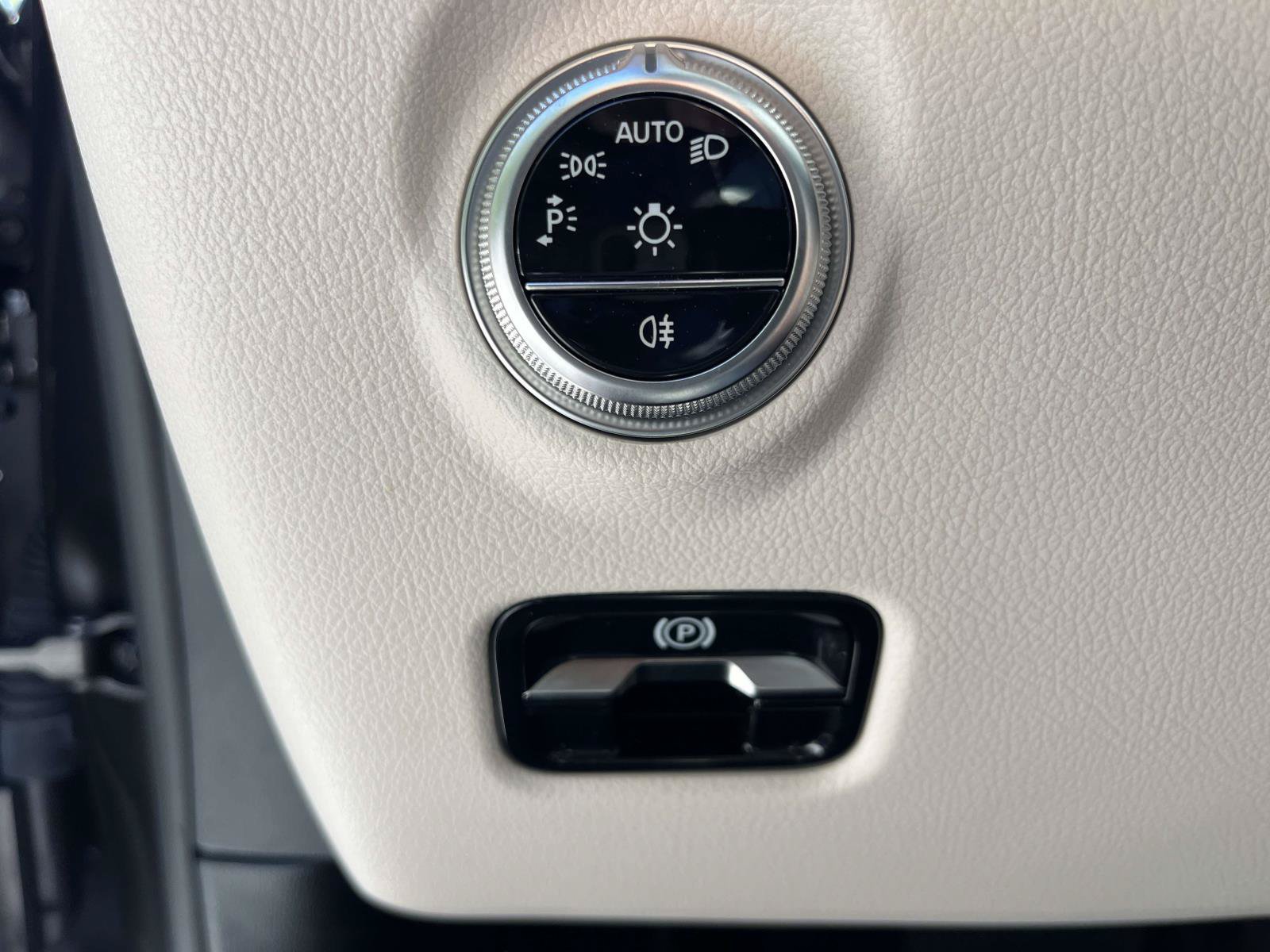 Certified 2025 Mercedes-Benz C 300 4MATIC Sedan image 24