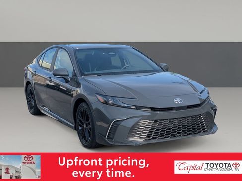 Used 2026 Toyota Camry SE FWD image 2