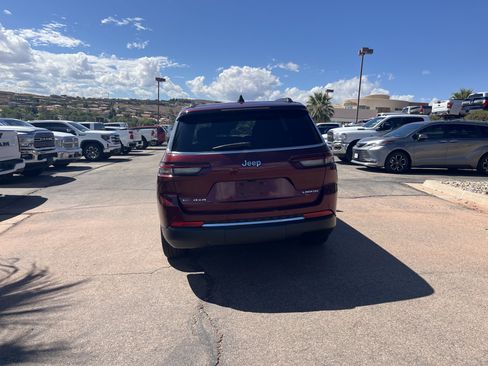 Used 2021 Jeep Grand Cherokee L Laredo w/ Luxury Tech Group I AWD/4WD image 5
