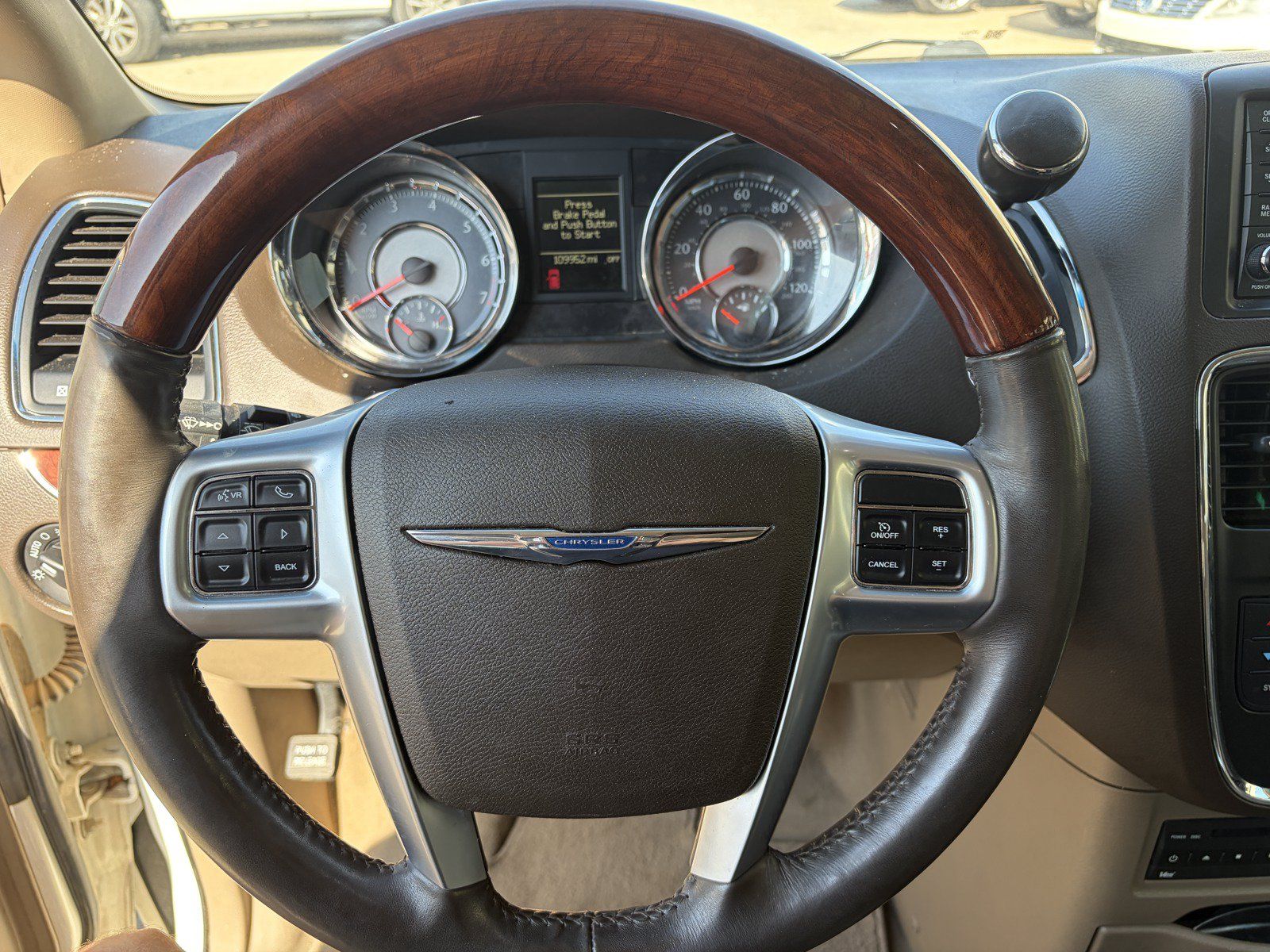Used 2013 Chrysler Town & Country Limited FWD image 9