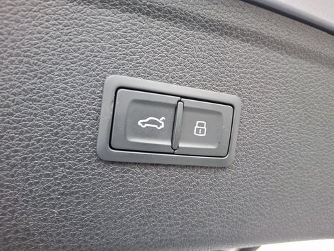 Used 2025 Audi SQ5 Premium Plus image 30