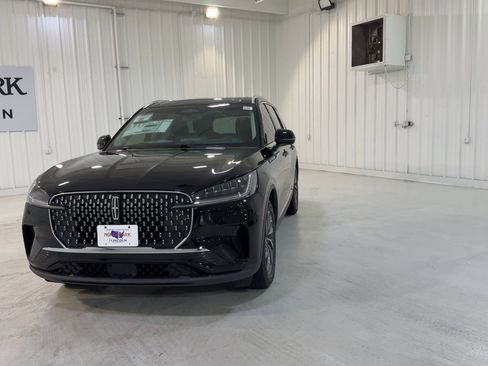 New 2026 Lincoln Aviator 2WD image 4