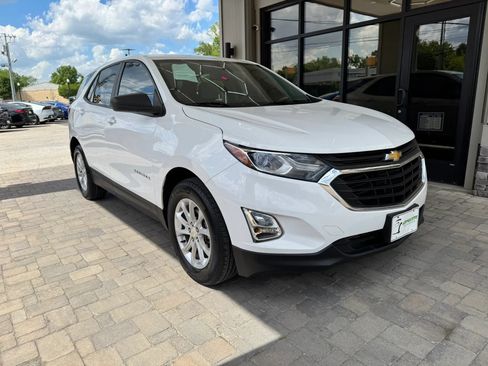 Used 2020 Chevrolet Equinox LS w/ LS Convenience Package FWD image 1