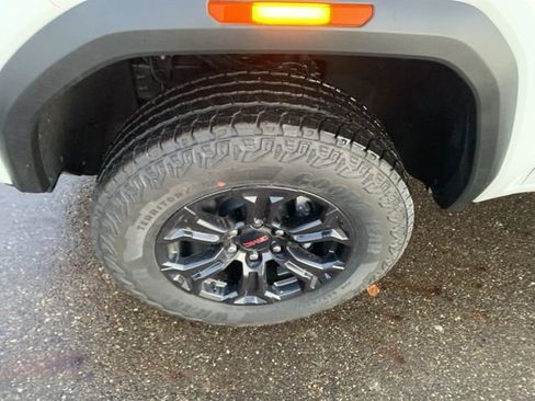 New 2025 GMC Canyon Elevation w/ Convenience Package image 11