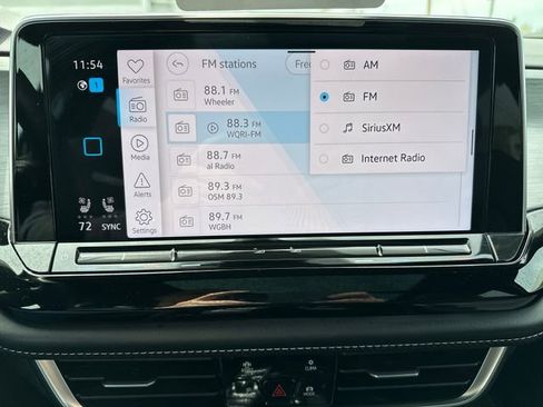 Certified 2024 Volkswagen Atlas Cross Sport SE w/ Panoramic Sunroof Package AWD/4WD image 24