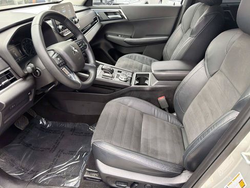 Used 2023 Mitsubishi Outlander SE FWD image 14