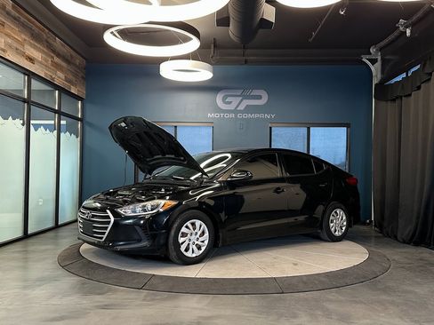 Used 2018 Hyundai Elantra SE image 22