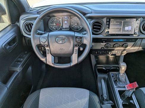 Used 2022 Toyota Tacoma TRD Off-Road image 12