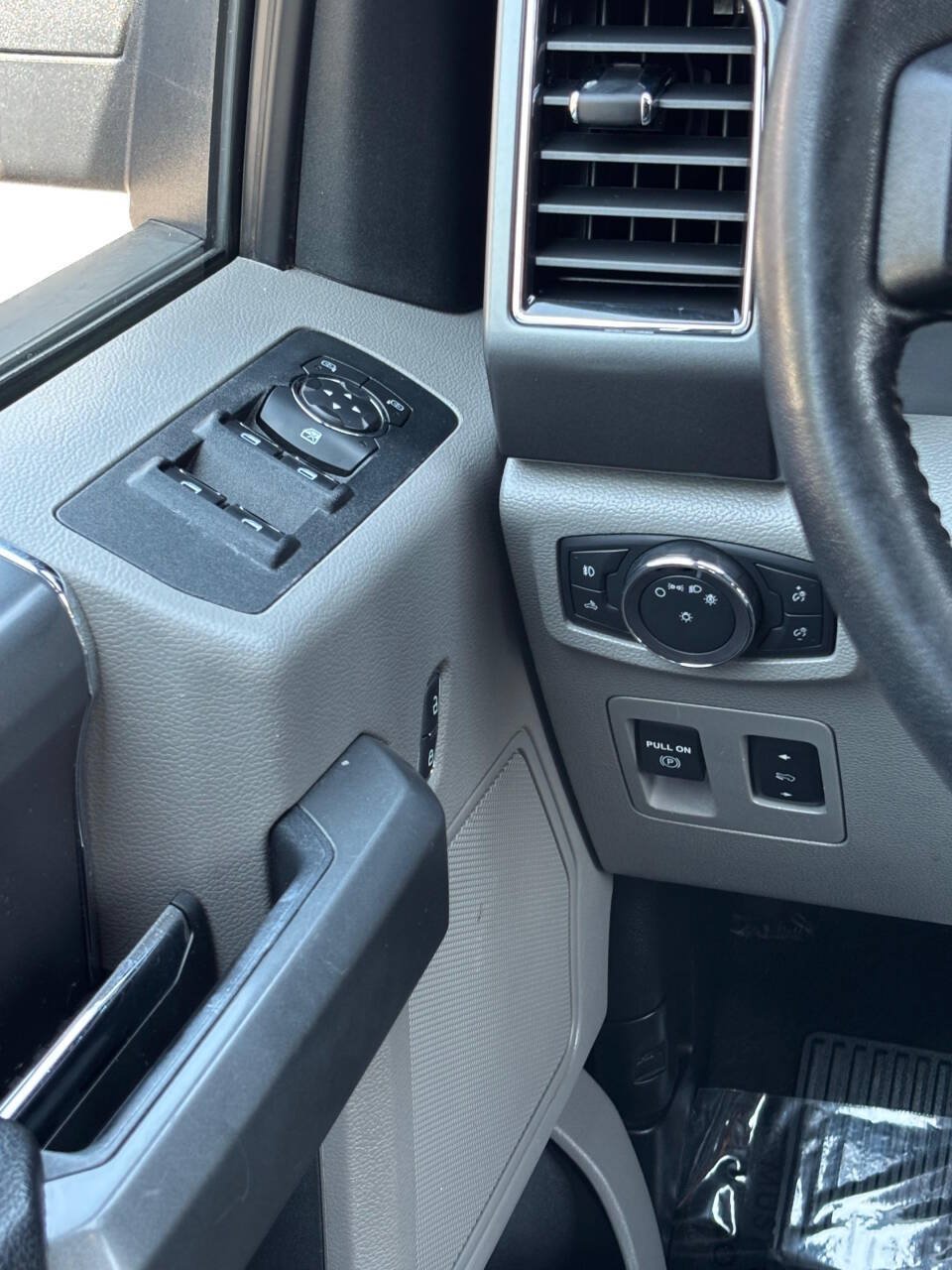 Used 2018 Ford F150 XLT w/ Equipment Group 302A Luxury AWD/4WD image 27