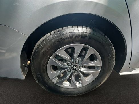 Used 2021 Toyota Sienna XLE FWD image 43