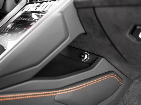 Used 2022 Lamborghini Urus AWD/4WD image 31