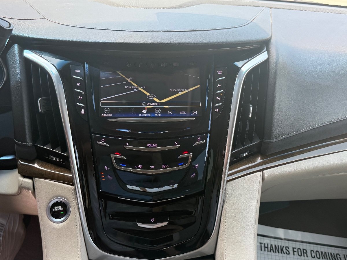 Used 2019 Cadillac Escalade Premium Luxury AWD/4WD image 25