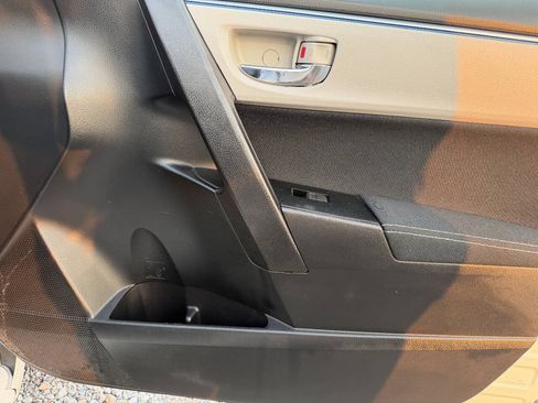 Used 2014 Toyota Corolla LE FWD image 30