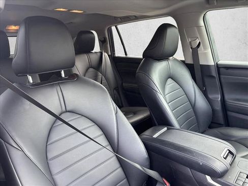 Used 2023 Toyota Highlander XLE FWD image 24