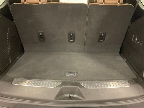 Used 2024 Chevrolet Tahoe Premier AWD/4WD image 14