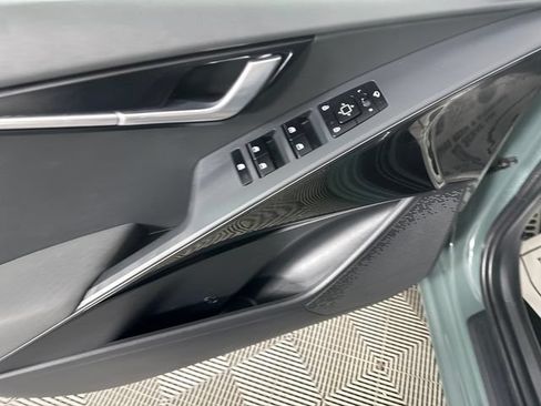 Used 2023 Kia Niro EX Touring FWD image 19