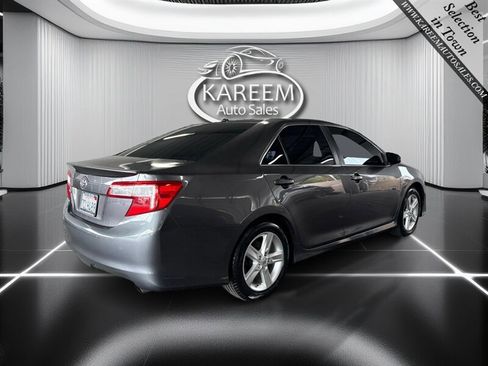 Used 2014 Toyota Camry SE w/ Moonroof Package FWD image 5