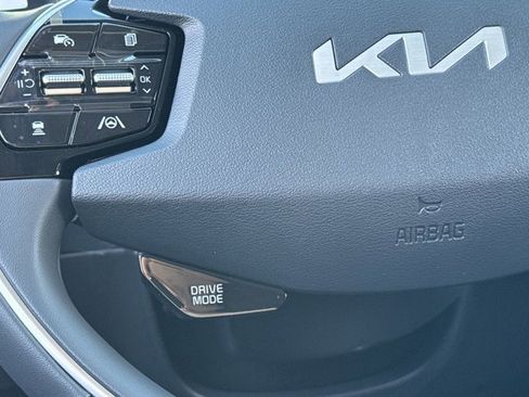 New 2025 Kia Niro EX Touring image 24