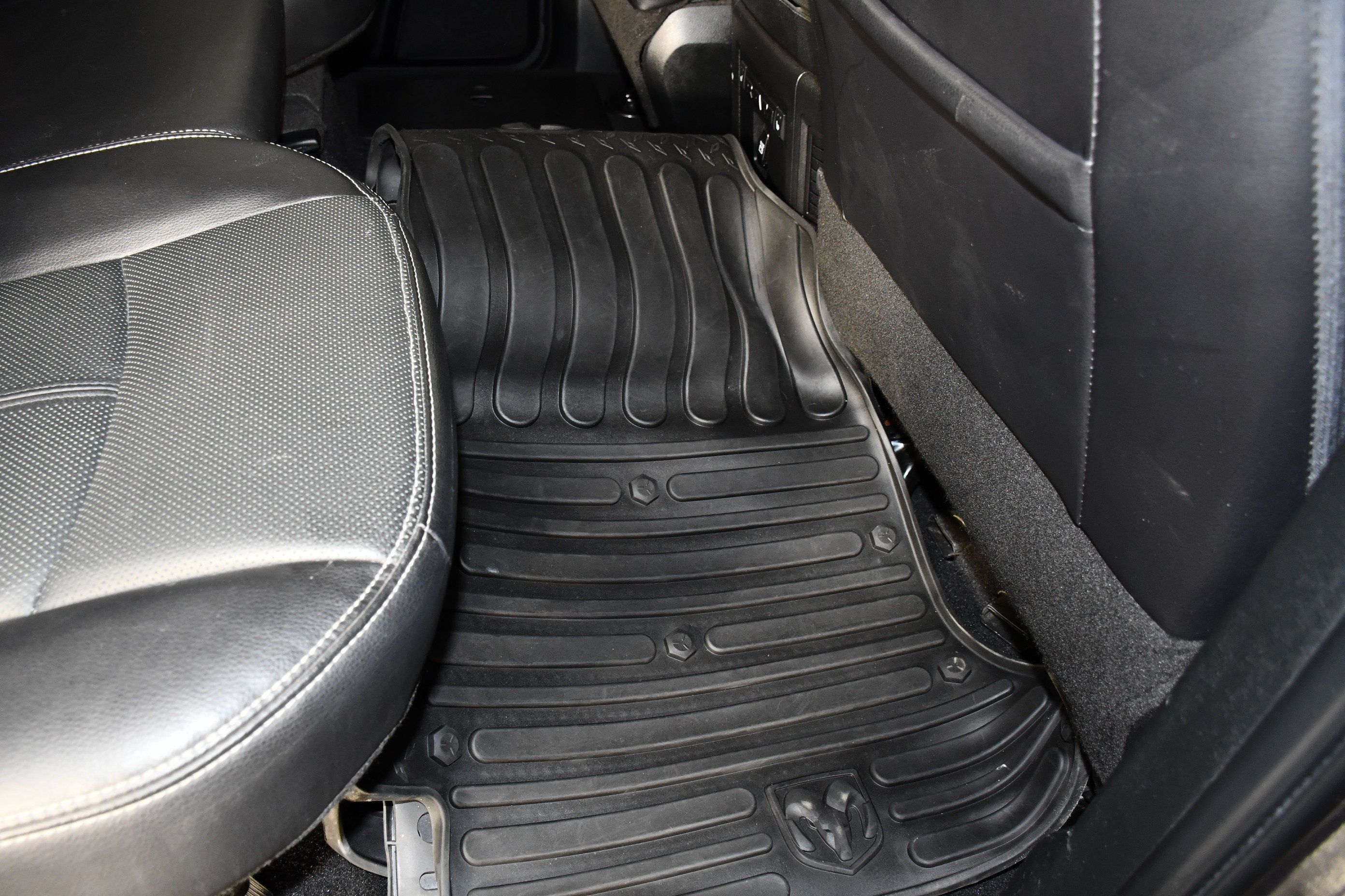 Used 2018 RAM 1500 Laramie AWD/4WD image 49