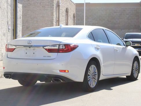 Used 2017 Lexus ES 350 w/ Premium Package image 3
