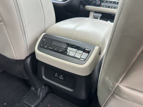 Used 2023 Nissan Pathfinder SL w/ SL Premium Package AWD/4WD image 16