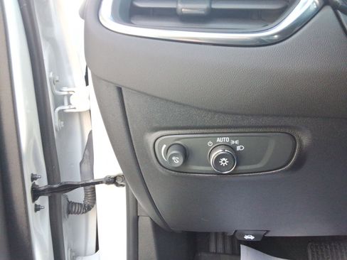 Used 2023 Chevrolet Equinox LT image 20