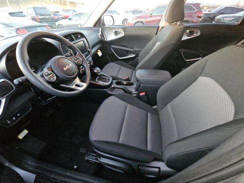 Used 2025 Kia Soul LX w/ LX Technology Package FWD image 3