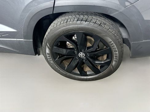 Used 2023 Volkswagen Taos SE w/ Panoramic Sunroof Package image 11