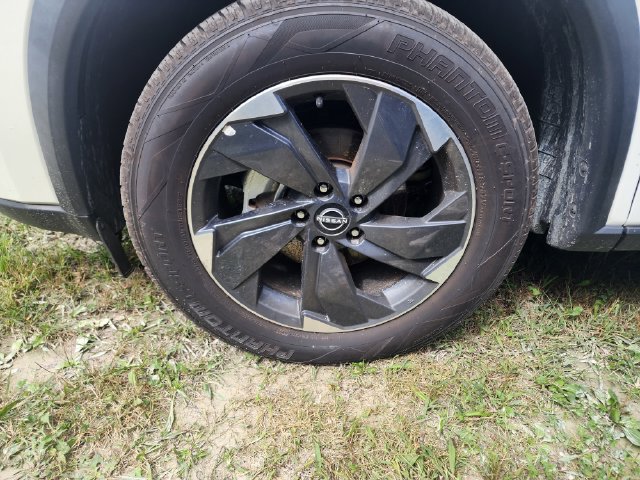 Used 2025 Nissan Rogue SV AWD/4WD image 4
